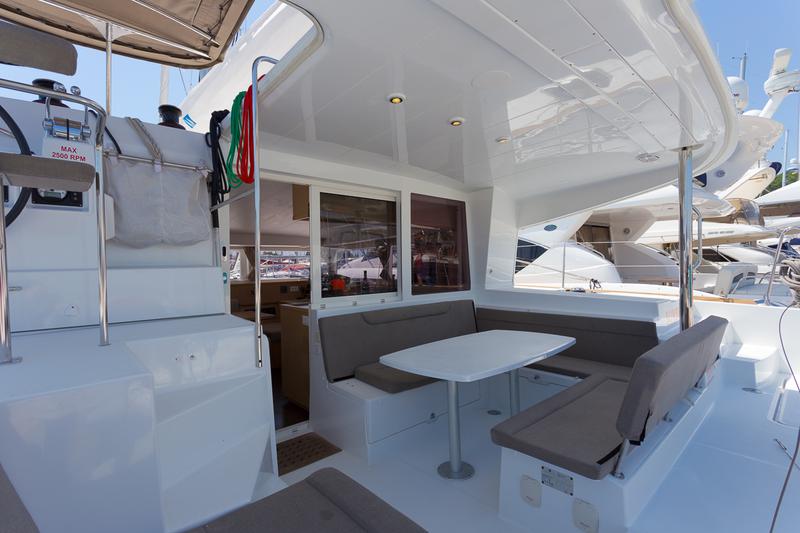 Book yachts online - catamaran - Lagoon 400 S2 - SUNSHINE - rent