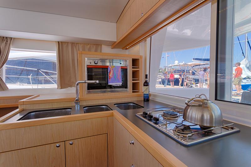 Book yachts online - catamaran - Lagoon 400 S2 - SUNSHINE - rent