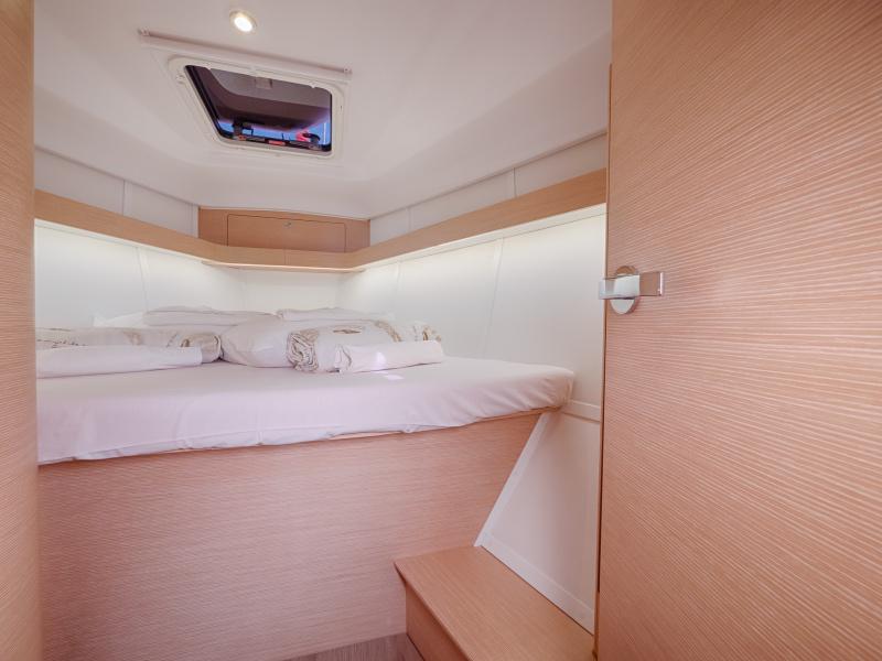 Book yachts online - sailboat - Elan 40 Impression - HAPPY  - rent