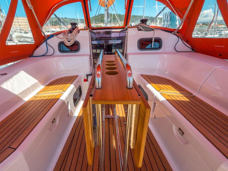 Book yachts online - sailboat - Elan 40 Impression - HAPPY  - rent