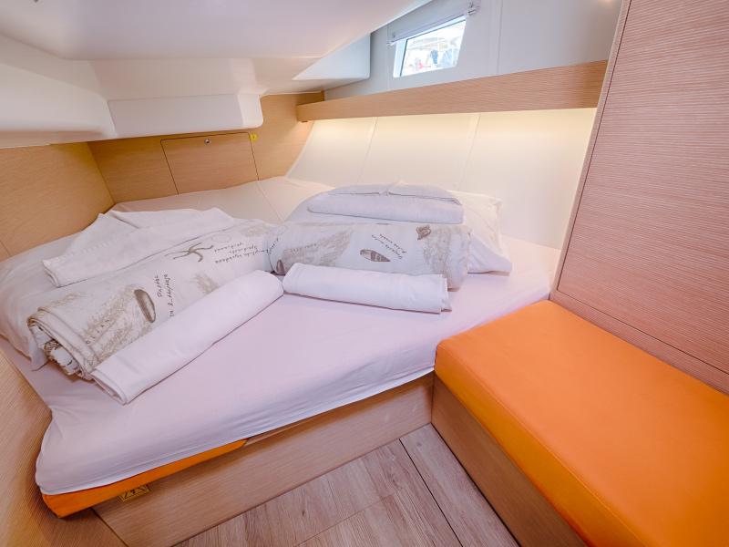 Book yachts online - sailboat - Elan 40 Impression - HAPPY  - rent