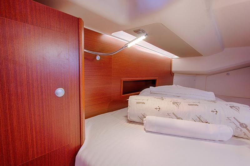 Book yachts online - sailboat - Hanse 455 - SEA LEGEND - rent