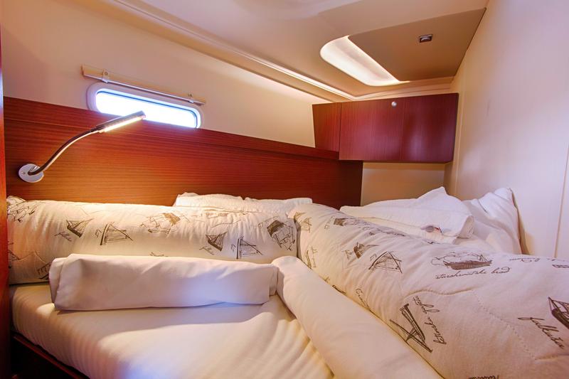 Book yachts online - sailboat - Hanse 455 - SEA LEGEND - rent