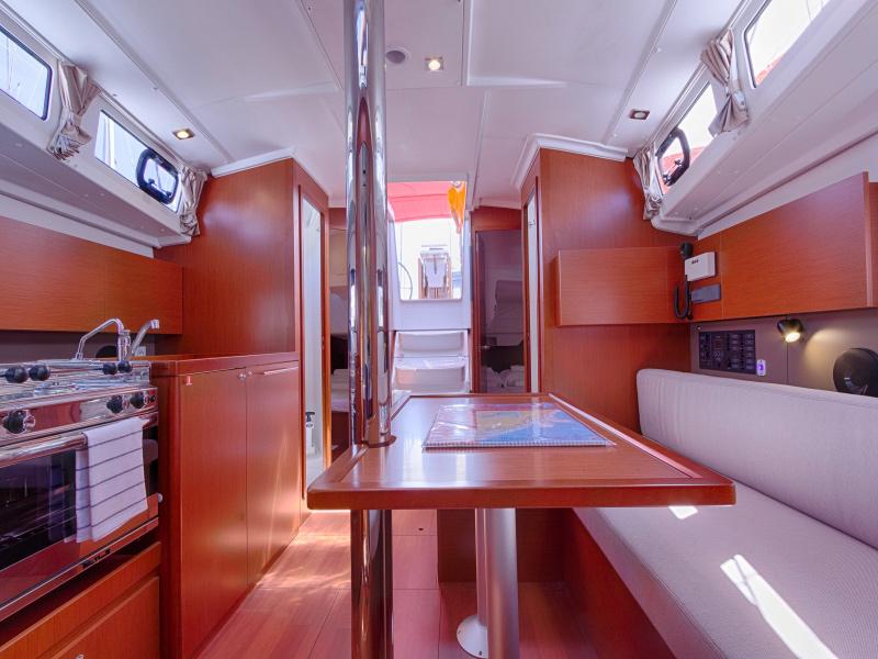 Book yachts online - sailboat - Oceanis 38.1 - MARE NOSTRUM II - rent