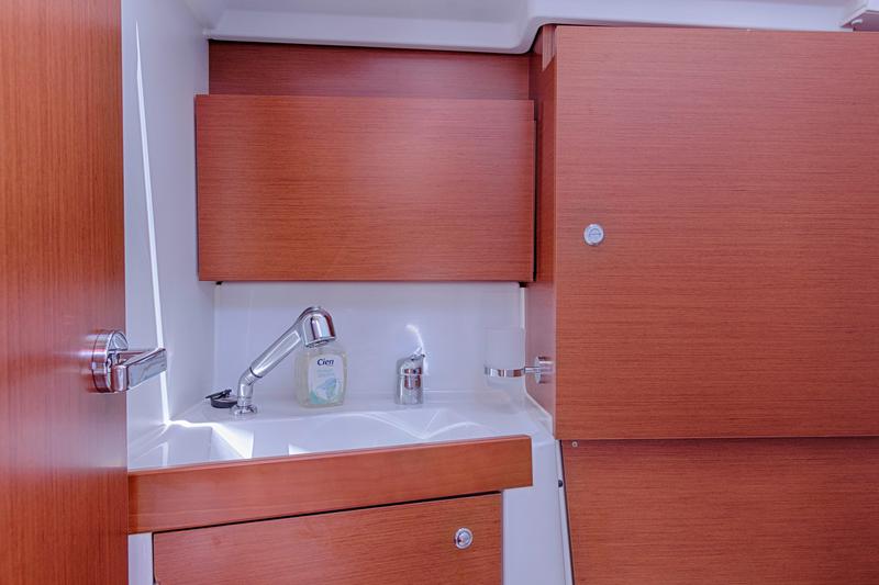 Book yachts online - sailboat - Oceanis 38.1 - MARE NOSTRUM II - rent