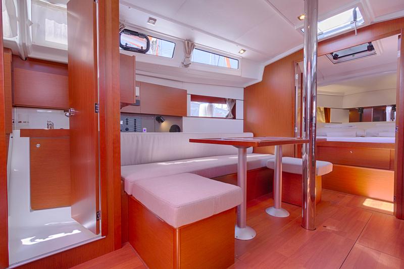 Book yachts online - sailboat - Oceanis 38.1 - MARE NOSTRUM II - rent