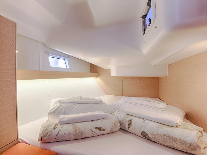 Book yachts online - sailboat - Elan 45 Impression - FROZEN - rent