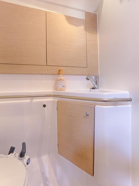 Book yachts online - sailboat - Elan 45 Impression - FROZEN - rent