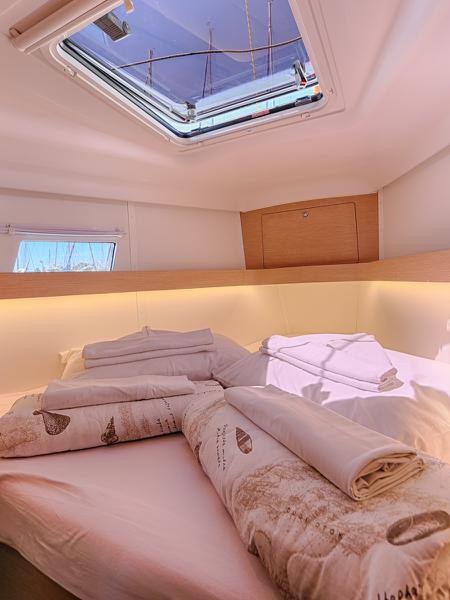 Book yachts online - sailboat - Elan 45 Impression - FROZEN - rent