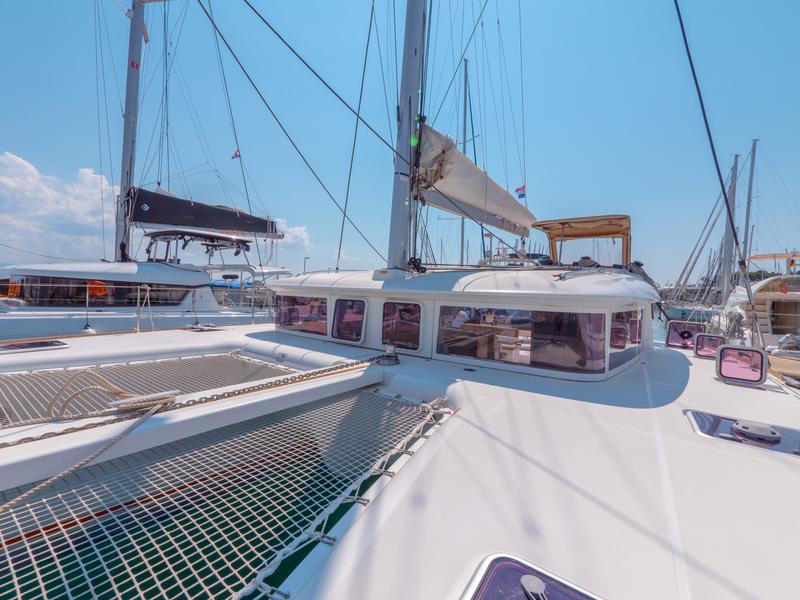 Book yachts online - catamaran - Lagoon 400 - COCO LOCO - rent