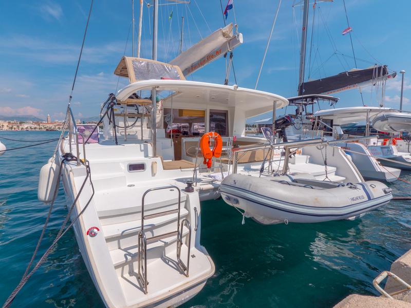 Book yachts online - catamaran - Lagoon 400 - COCO LOCO - rent