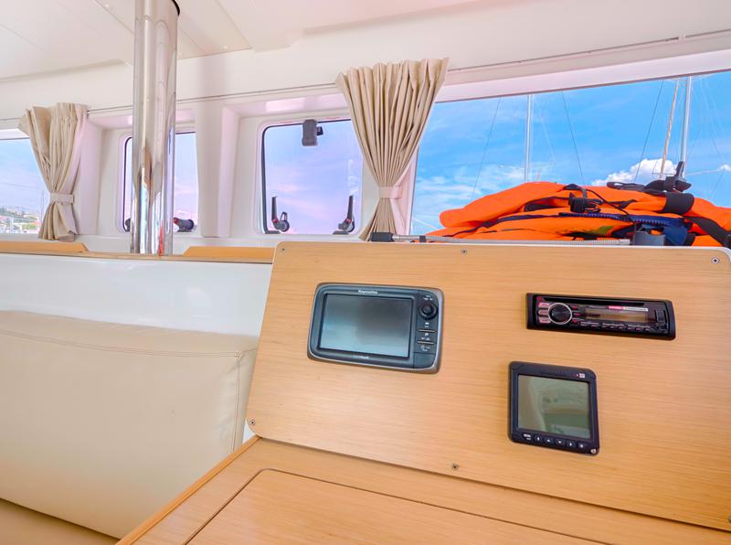 Book yachts online - catamaran - Lagoon 400 - COCO LOCO - rent