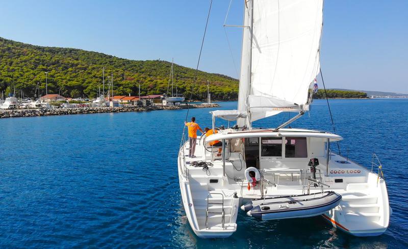Book yachts online - catamaran - Lagoon 400 - COCO LOCO - rent