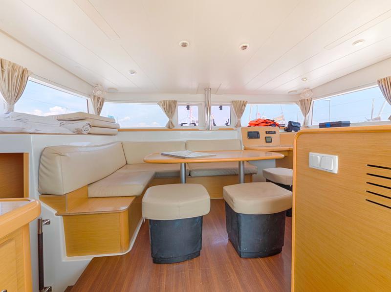 Book yachts online - catamaran - Lagoon 400 - COCO LOCO - rent