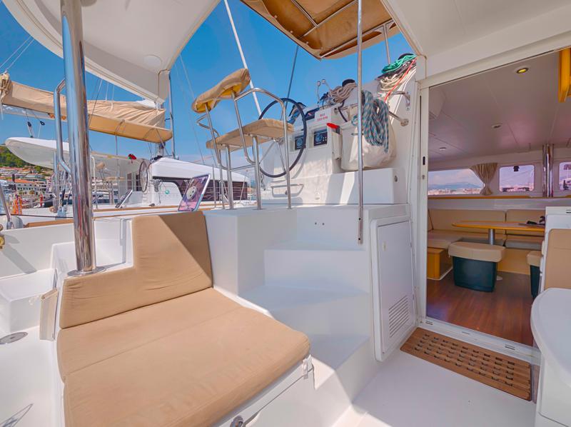 Book yachts online - catamaran - Lagoon 400 - COCO LOCO - rent