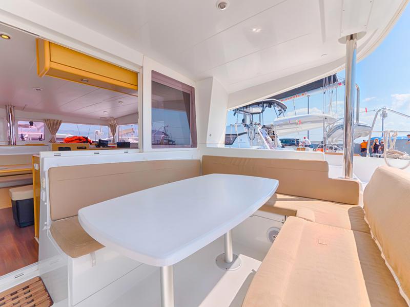 Book yachts online - catamaran - Lagoon 400 - COCO LOCO - rent