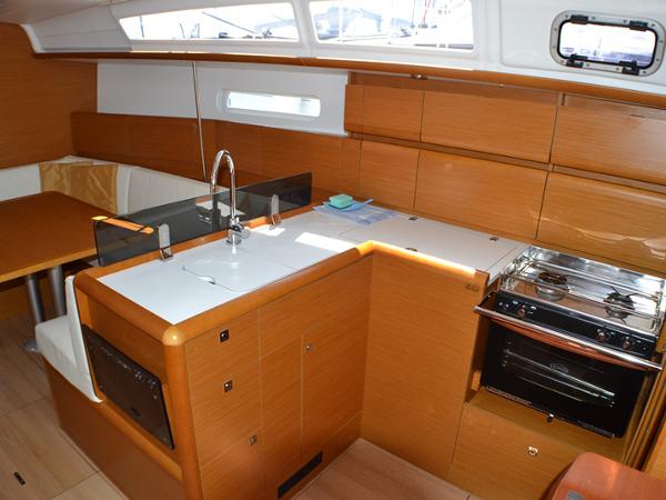 Book yachts online - sailboat - Sun Odyssey 379 - Soprano - rent