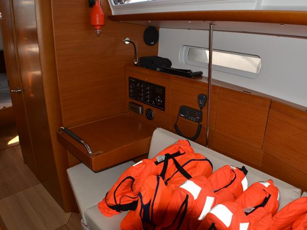 Book yachts online - sailboat - Sun Odyssey 379 - Soprano - rent