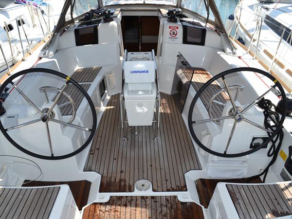 Book yachts online - sailboat - Sun Odyssey 379 - Soprano - rent