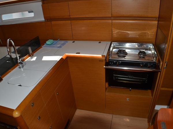 Book yachts online - sailboat - Sun Odyssey 379 - Soprano - rent
