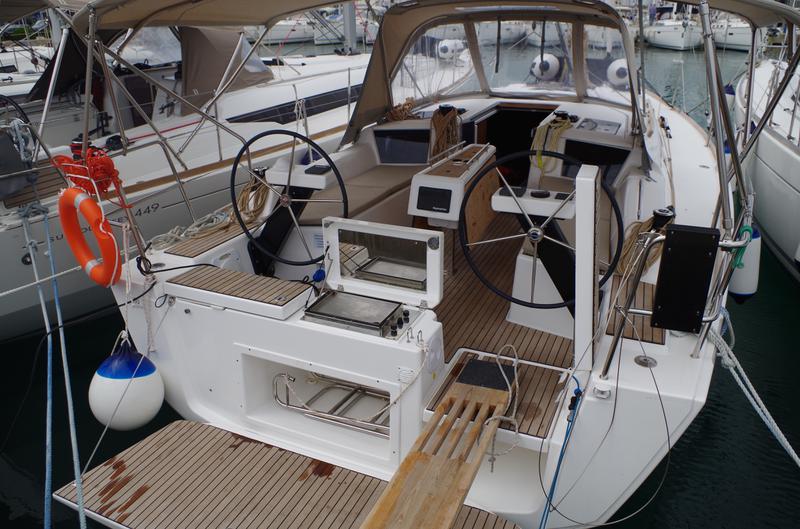 Book yachts online - sailboat - Dufour 360 GL - Anahata - rent