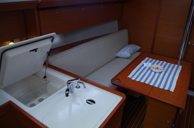 Book yachts online - sailboat - Dufour 360 GL - Anahata - rent