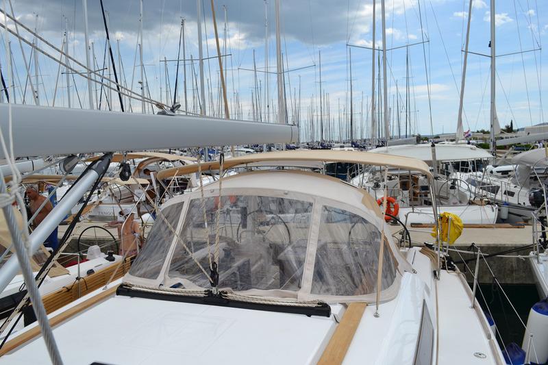 Book yachts online - sailboat - Dufour 412 - Tango - rent