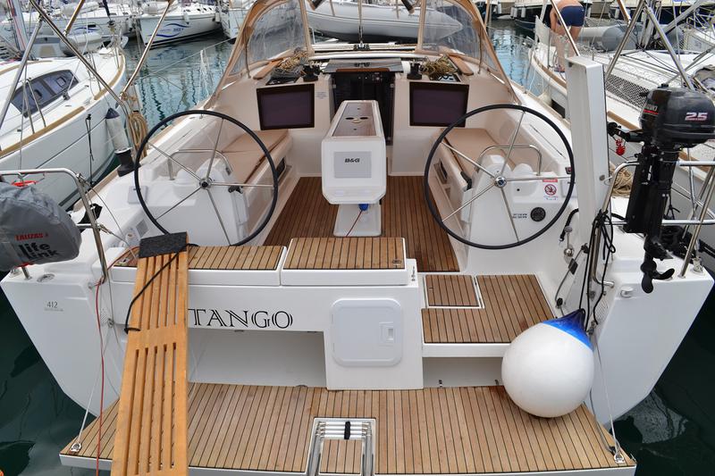 Book yachts online - sailboat - Dufour 412 - Tango - rent
