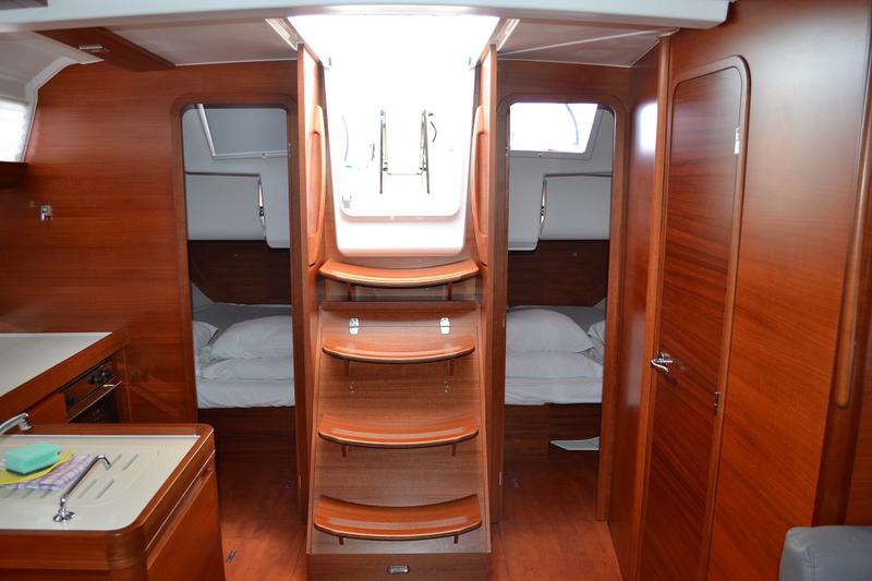 Book yachts online - sailboat - Dufour 412 - Tango - rent