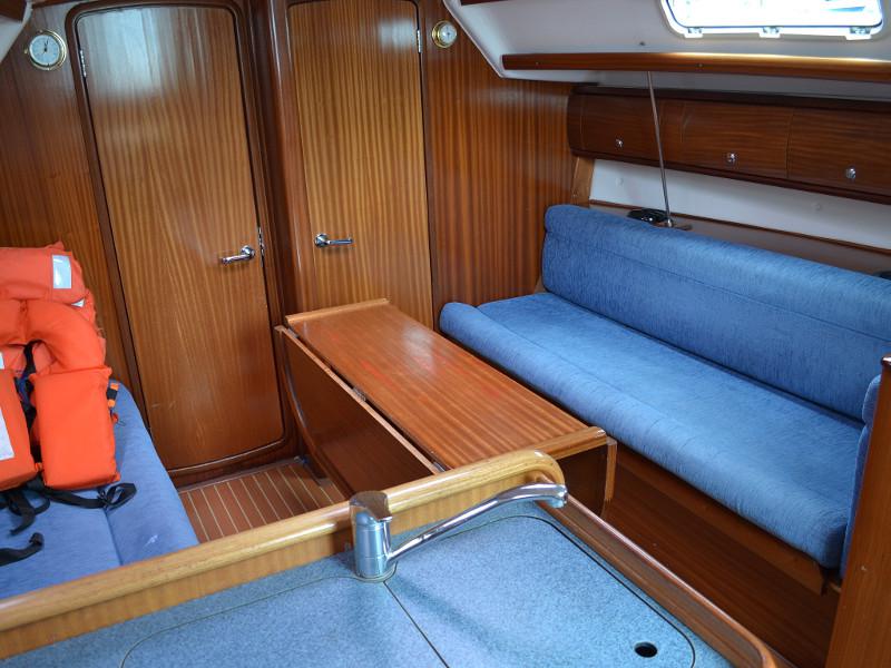 Book yachts online - sailboat - Bavaria 36 - Meg - rent