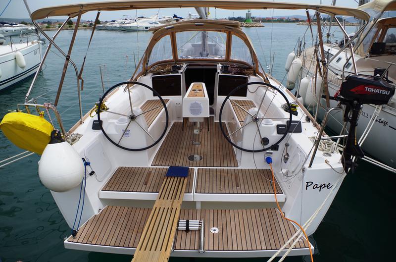 Book yachts online - sailboat - Dufour 350 GL - Pape - rent