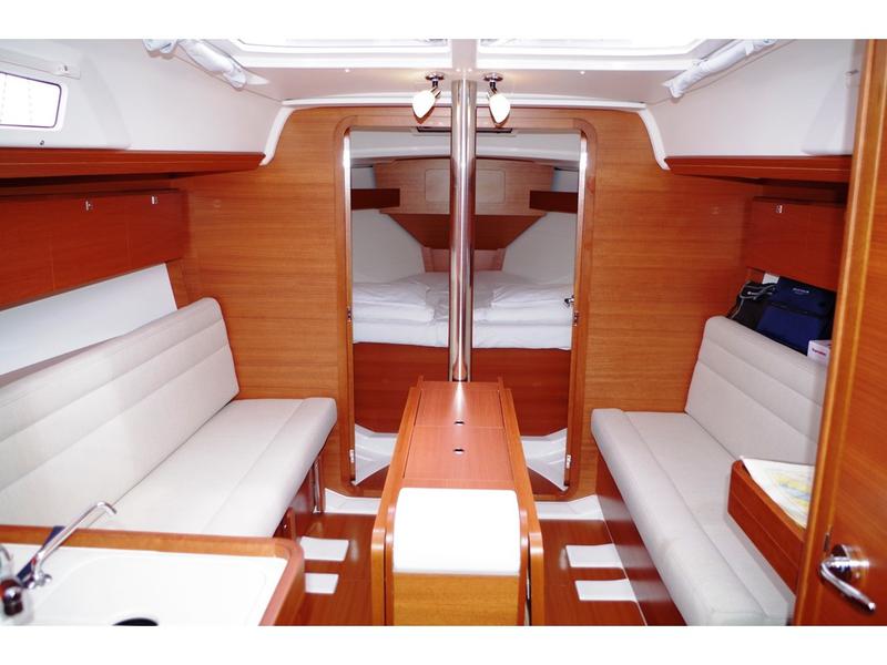 Book yachts online - sailboat - Dufour 350 GL - Pape - rent