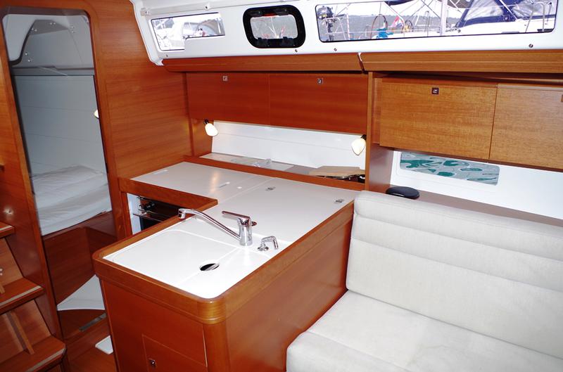 Book yachts online - sailboat - Dufour 350 GL - Pape - rent