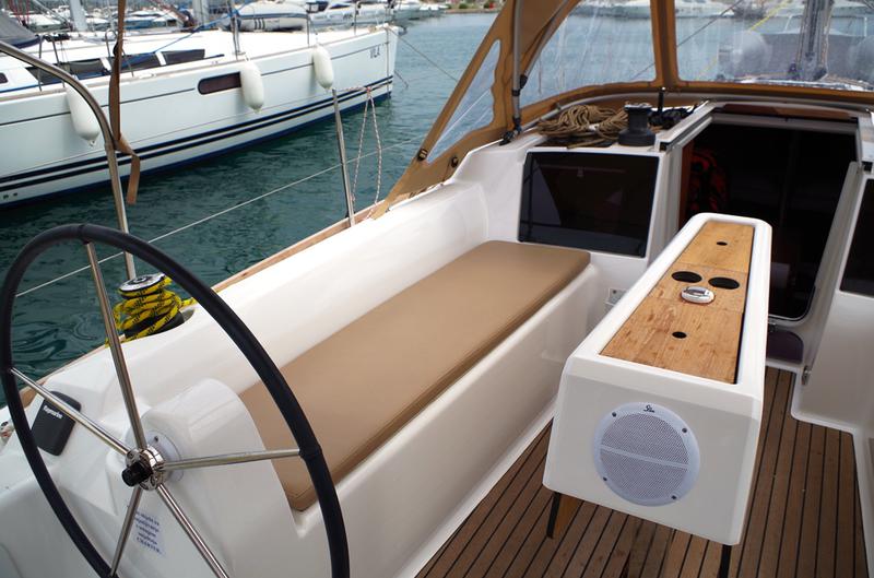 Book yachts online - sailboat - Dufour 350 GL - Pape - rent