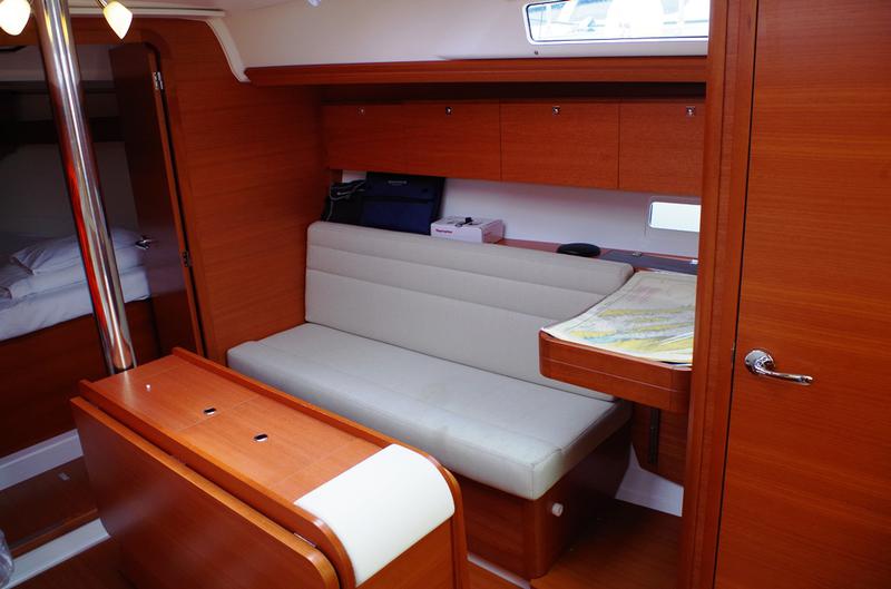 Book yachts online - sailboat - Dufour 350 GL - Pape - rent