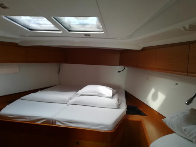 Book yachts online - sailboat - Sun Odyssey 509 Owner - Dodo - rent