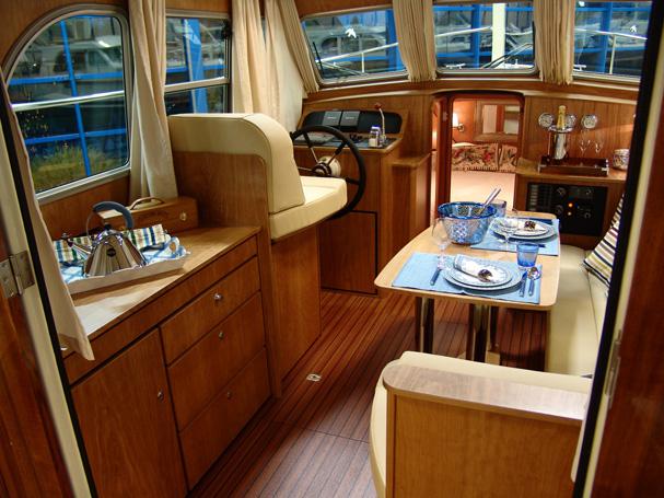 Book yachts online - motorboat - Linssen 290 Sedan - Peter Pan (Sa) - rent