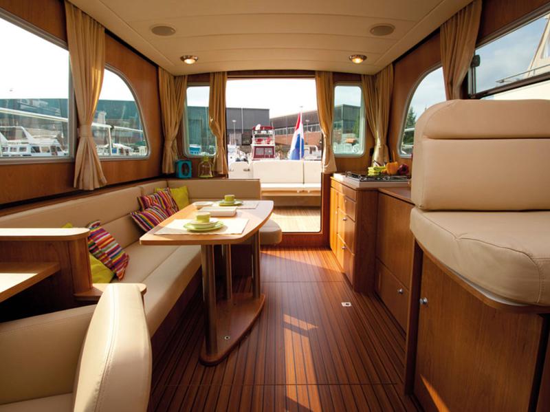 Book yachts online - motorboat - Linssen GS 34.9 Sedan - Balu (Sa) - rent