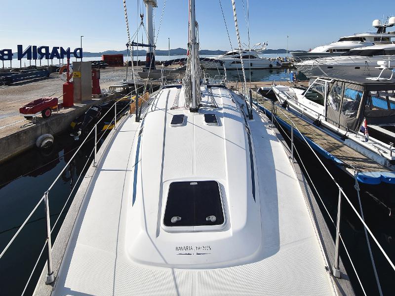 Book yachts online - sailboat - Bavaria 44 - Tummy fish - rent