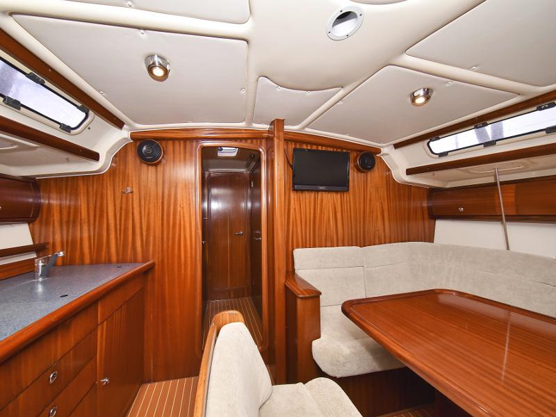 Book yachts online - sailboat - Bavaria 44 - Tummy fish - rent