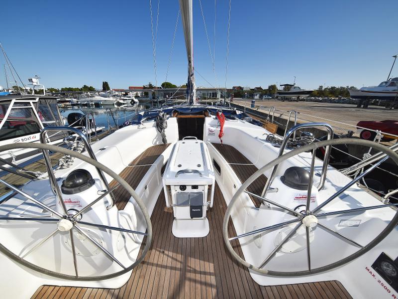 Book yachts online - sailboat - Bavaria 44 - Tummy fish - rent