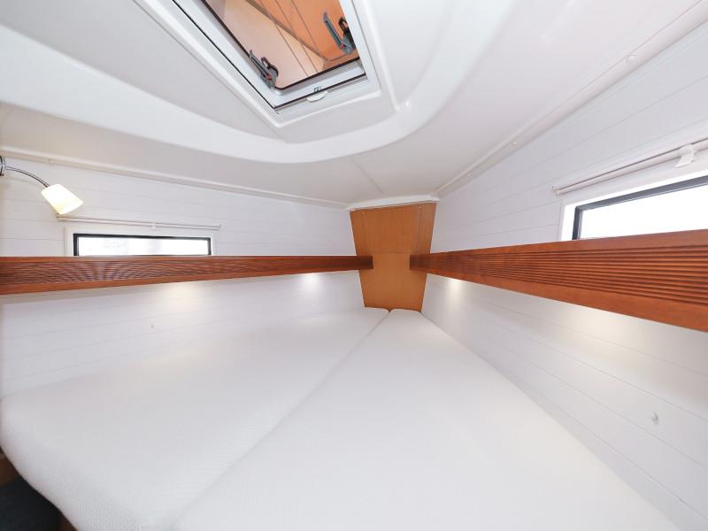 Book yachts online - sailboat - Bavaria 36 Cruiser - Petra M - rent