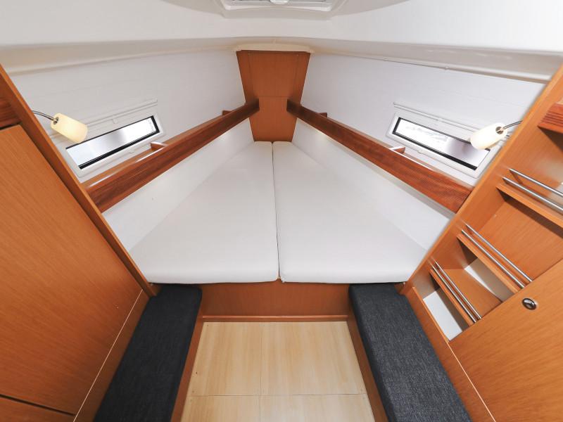 Book yachts online - sailboat - Bavaria 36 Cruiser - Petra M - rent