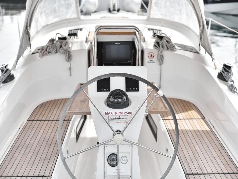 Book yachts online - sailboat - Bavaria 36 Cruiser - Petra M - rent