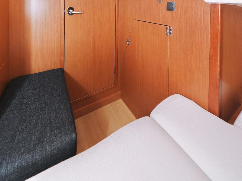 Book yachts online - sailboat - Bavaria 36 Cruiser - Petra M - rent