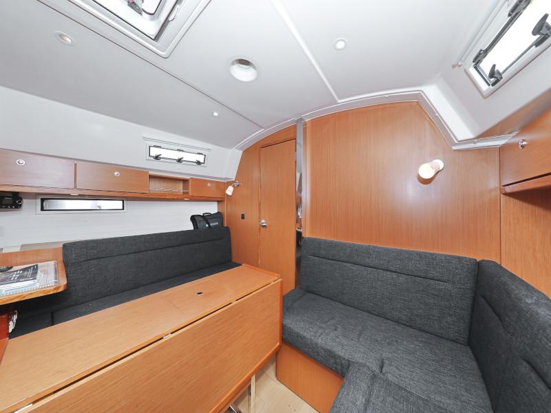 Book yachts online - sailboat - Bavaria 36 Cruiser - Petra M - rent