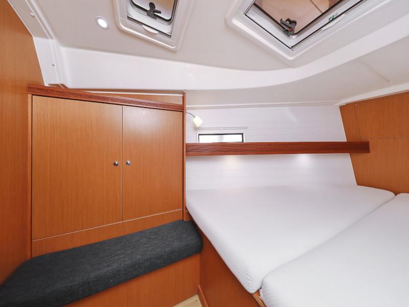 Book yachts online - sailboat - Bavaria 36 Cruiser - Petra M - rent