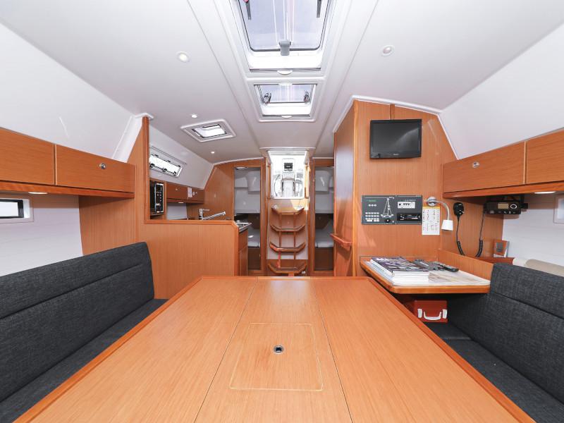 Book yachts online - sailboat - Bavaria 36 Cruiser - Petra M - rent