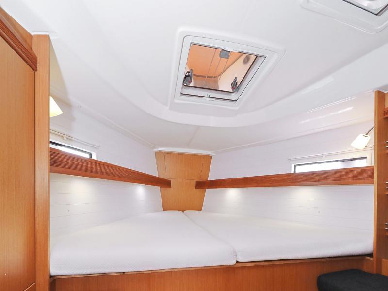 Book yachts online - sailboat - Bavaria 36 Cruiser - Petra M - rent