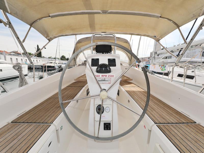 Book yachts online - sailboat - Bavaria 36 Cruiser - Petra M - rent